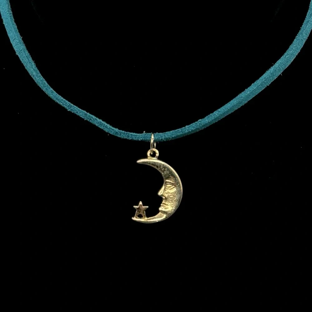 VINTAGE Gold-Tone Crescent Moon & Star Charm Choker Necklace